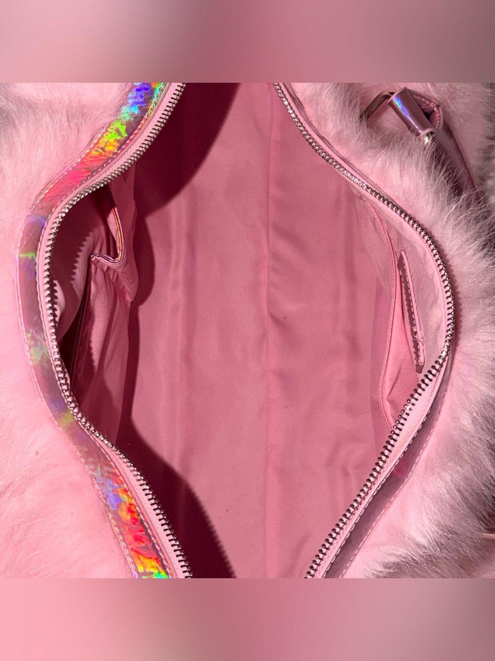 Pink Faux-Fur Shoulder Bag with Holographic Strap BROKEN ZIPPER - Picture 3 of 3